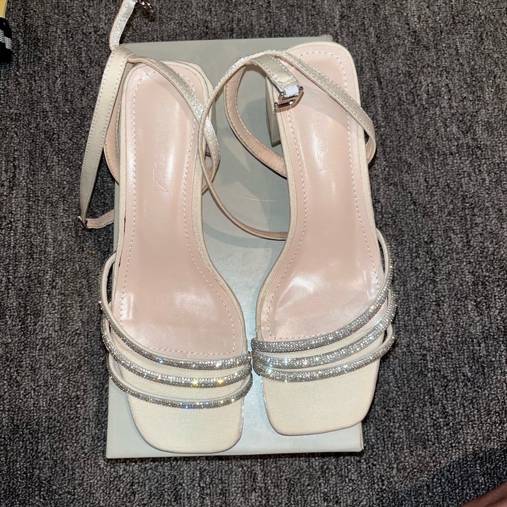 Zelaprrox chunky heel pump sandals